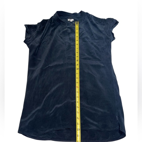 Vince women's minimalist classic blouse buttoned split v neck, navy size S - Picture 2 of 6